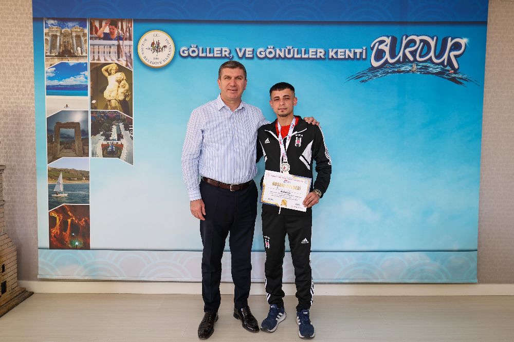 Sambo Şampiyonları Başkan Ercengiz’i ziyaret etti