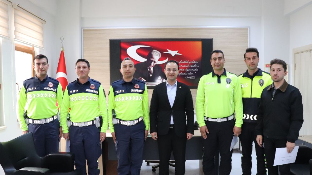 Selendi’de polis ve jandarma personeline başarı belgesi verildi
