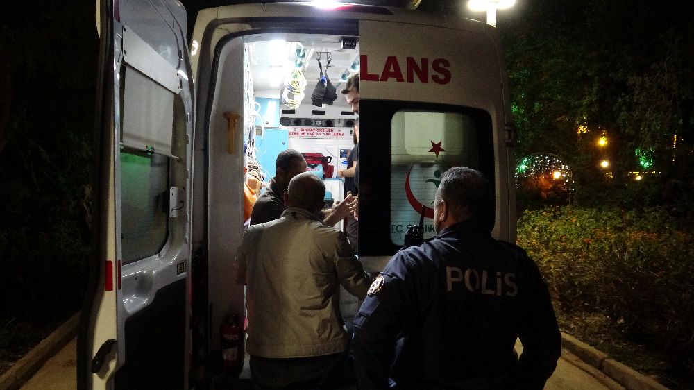 Sevgilisiyle tartışıp 25 metrelik falezlere çıktı, 2,5 saatte ikna edilebildi