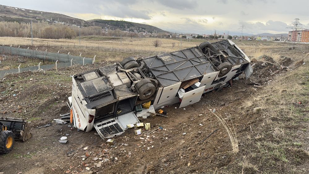 Sivas İmranlı’da otobüs kazası 2 ölü, 25 yaralı