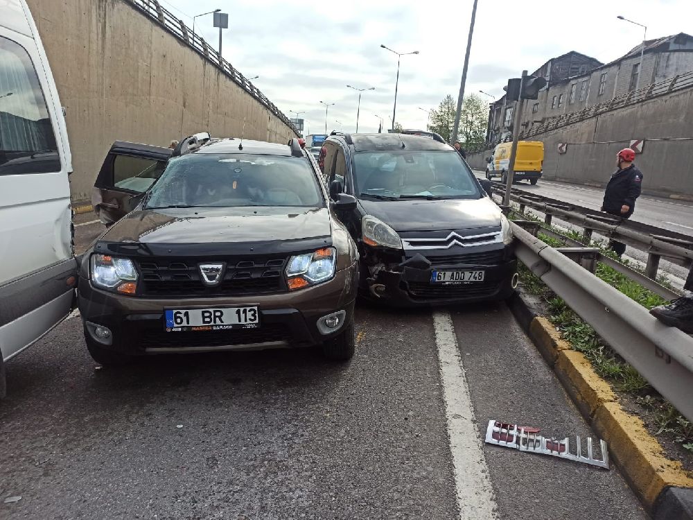 Trabzon’da 25 araç birbirine girdi 12 yaralı