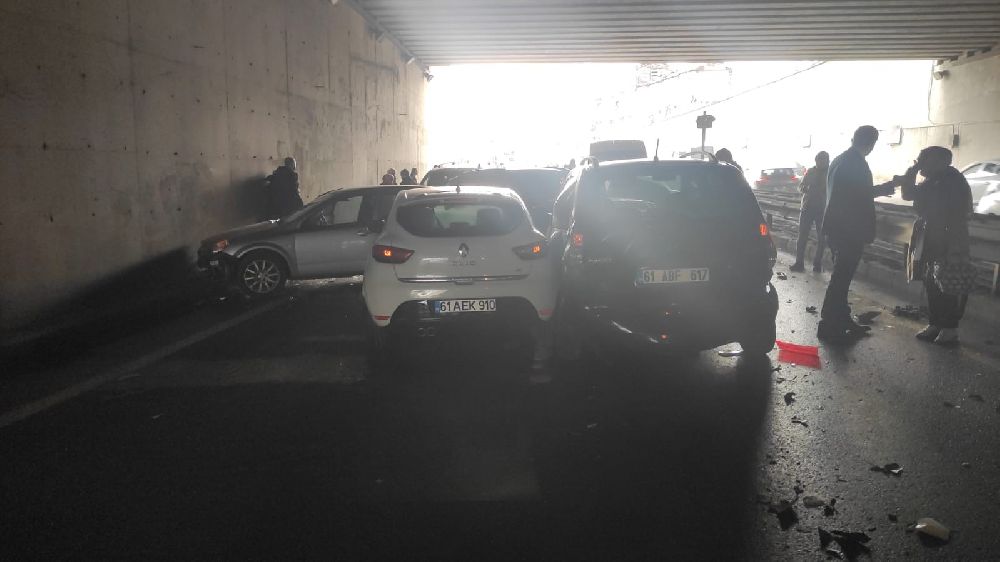 Trabzon’da 25 araç birbirine girdi 12 yaralı