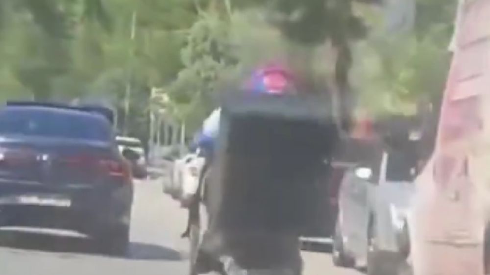 Trafikte akrobatik hareketler yapan motosikletliye 86 bin lira ceza kesildi