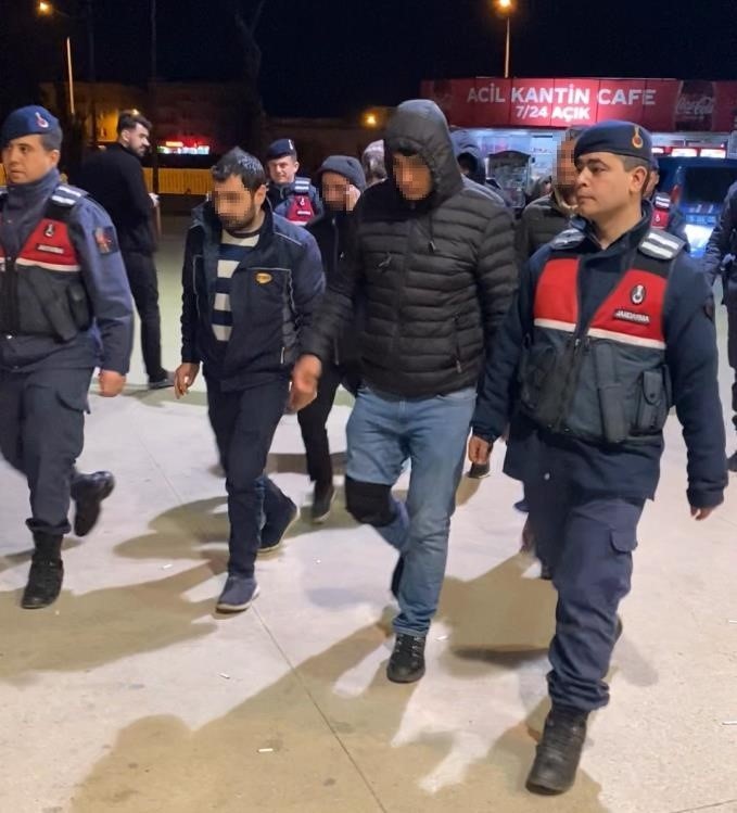 Uyuşturucu partisine jandarma baskını: 8 gözaltı