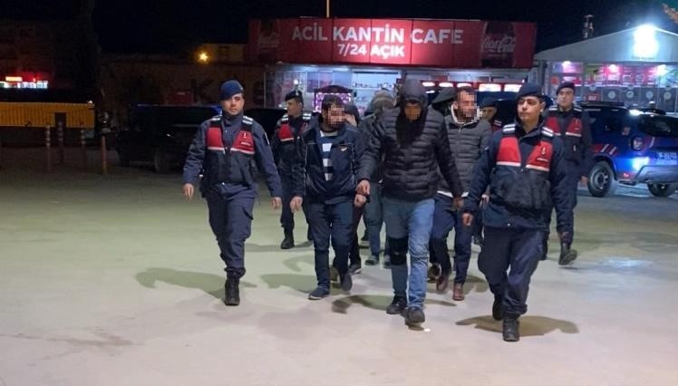 Uyuşturucu partisine jandarma baskını: 8 gözaltı