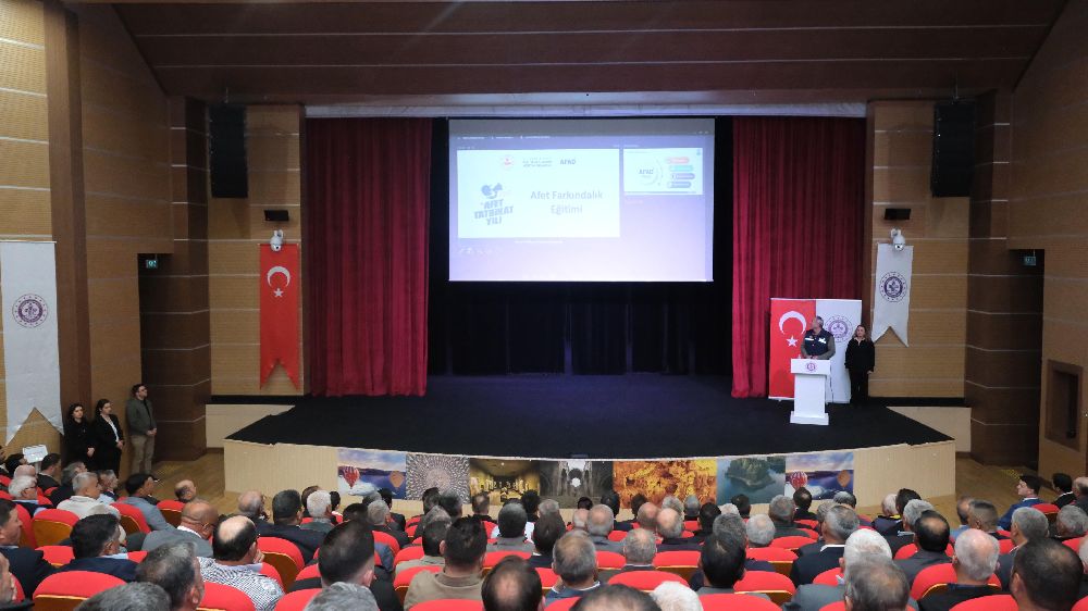 Vali Tülay Baydar Bilgihan Başkanlığında muhtarlar toplantısı gerçekleştirildi