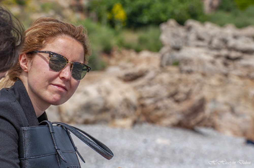 Yalnız yaşadığı evinde ölü bulunan kadının cenazesi ailesi tarafından teslim alındı