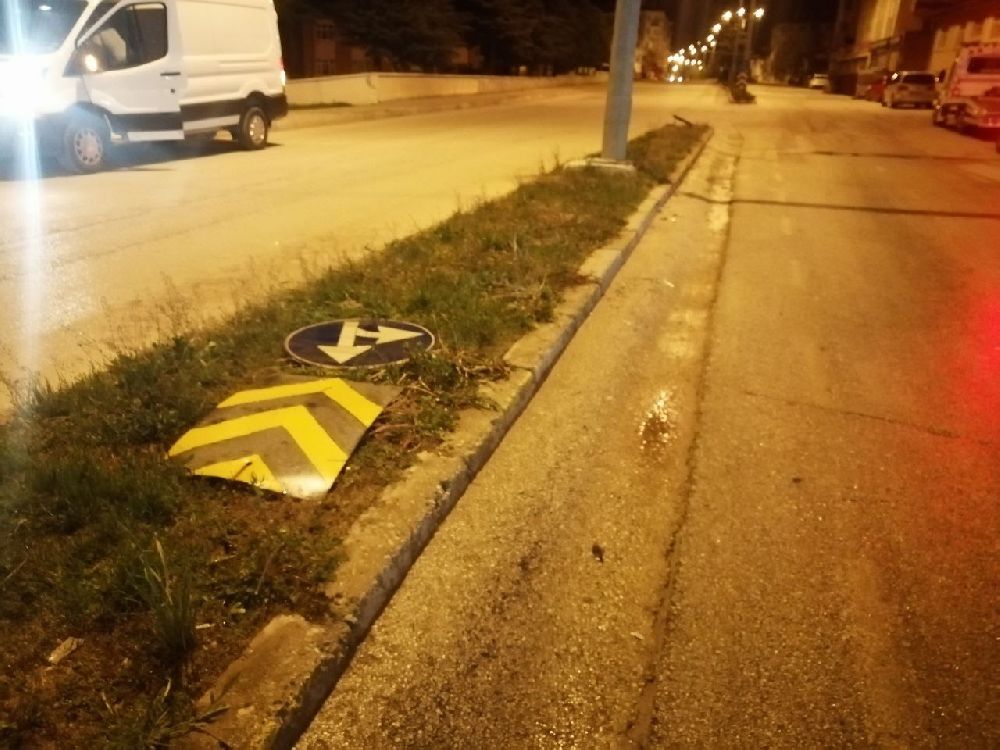 Yalvaç'ta Fiat Tofaş park halindeki 2 araca çarptı