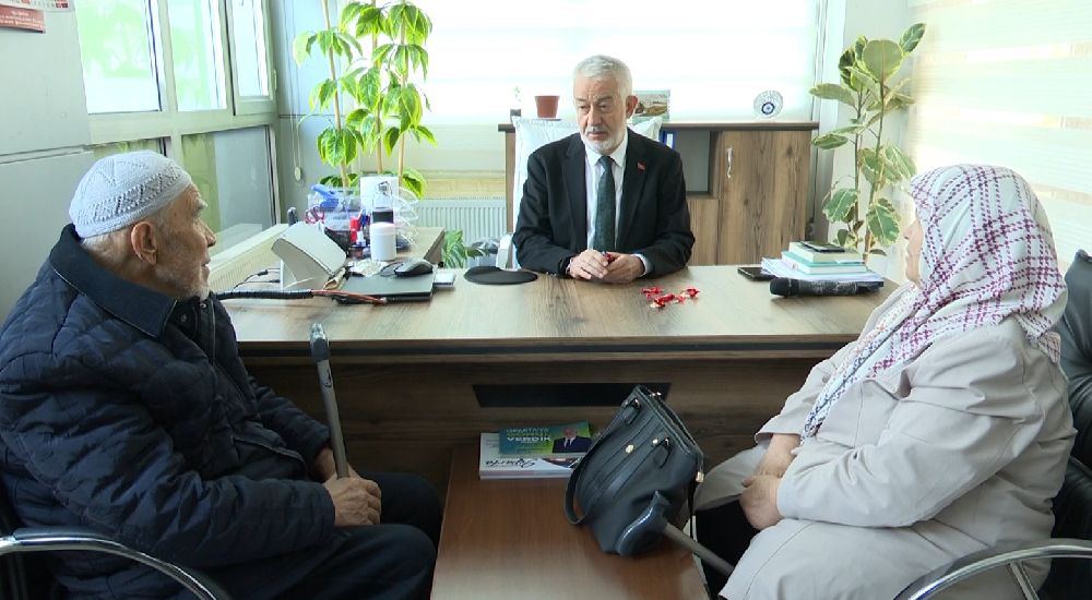 Yaşlı çiftten insanlığa 'altın' dokunuş