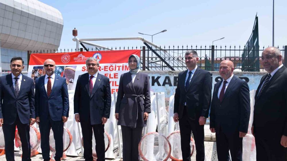 Afyonkarahisar'da Köy okullarına spor malzemeleri dağıtılmaya başlandı
