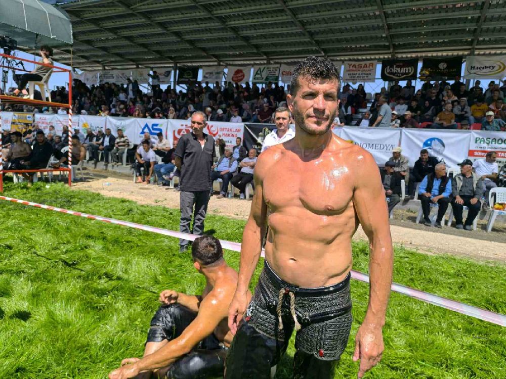 Afyonkarahisar’ın Şuhut Karaadilli Yağlı pehlivan güreşlerinde Başpehlivan kim oldu Güreş ağalığı kimde kaldı