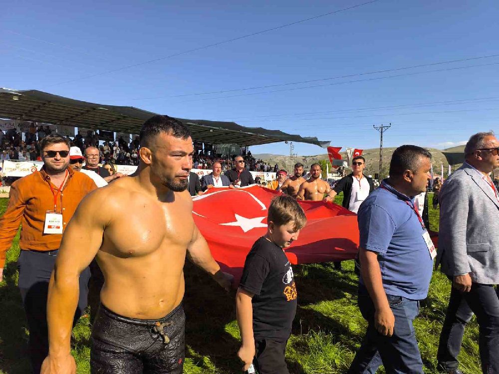 Afyonkarahisar’ın Şuhut Karaadilli Yağlı pehlivan güreşlerinde Başpehlivan kim oldu Güreş ağalığı kimde kaldı