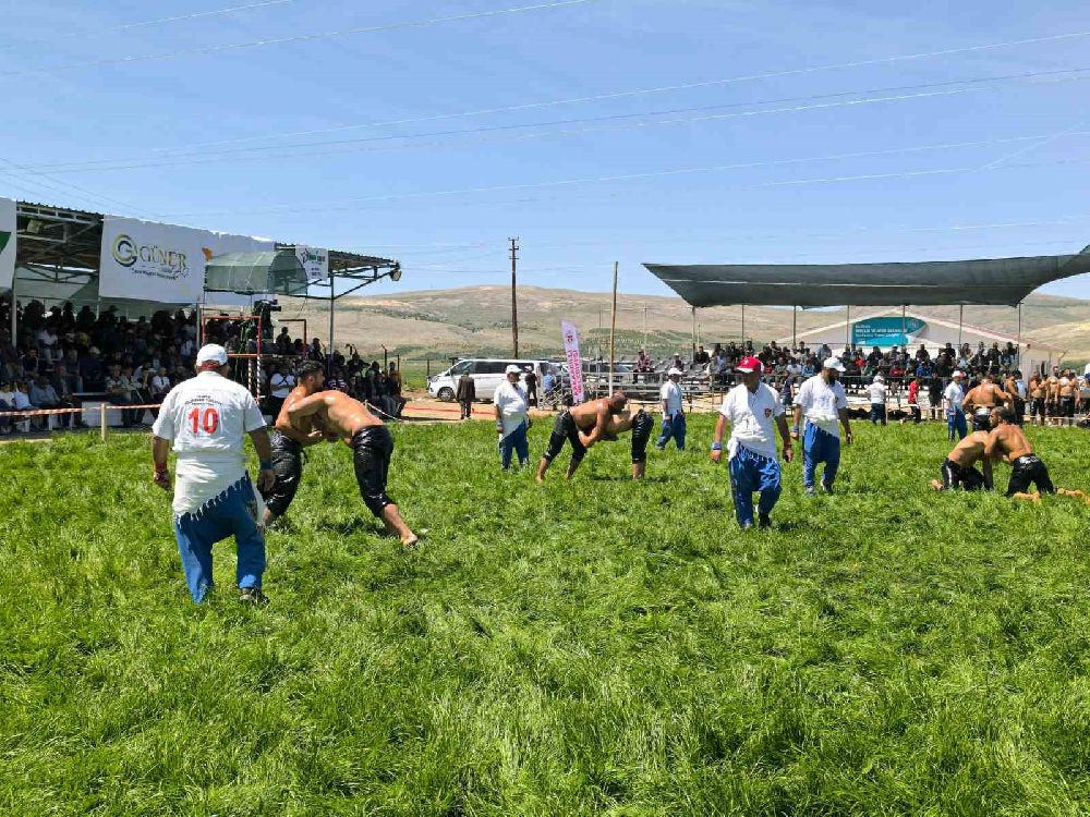 Afyonkarahisar’ın Şuhut Karaadilli Yağlı pehlivan güreşlerinde Başpehlivan kim oldu Güreş ağalığı kimde kaldı