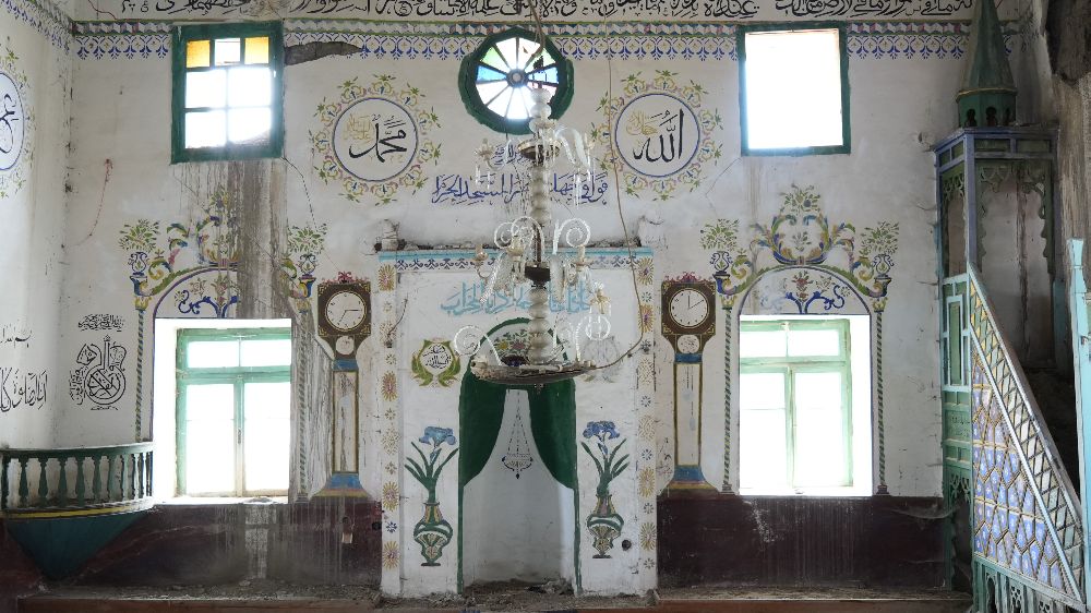 Ahşap işçiliği ile dikkat çeken cami yıkılma tehlikesiyle karşı karşıya