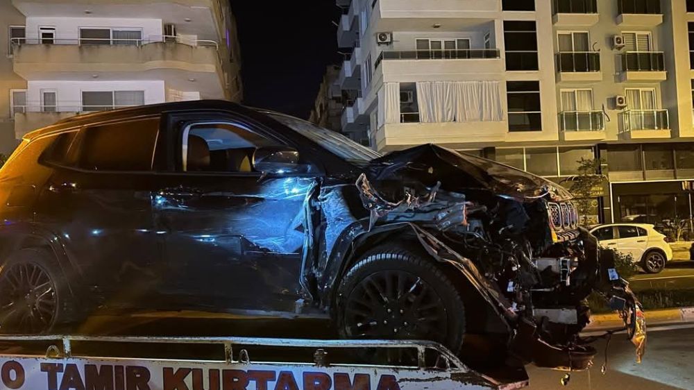 Alanya’da alkollü sürücü park halindeki araçlara çarptı