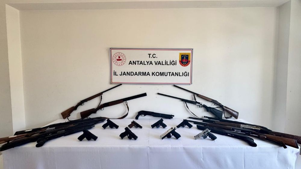 Alanya'da çok miktarda silah ve mühimmat ele geçirildi