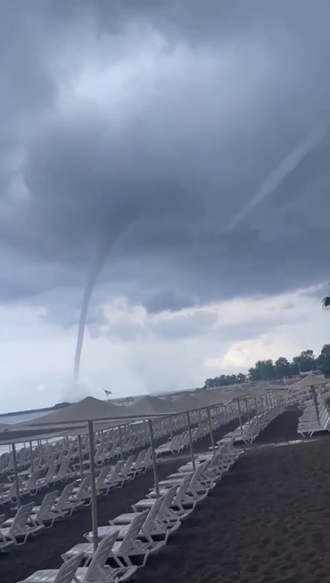 Alanya’da hortum korkuttu