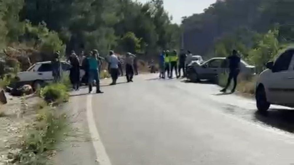  Alanya'da iki otomobil çarpıştı: 3 yaralı