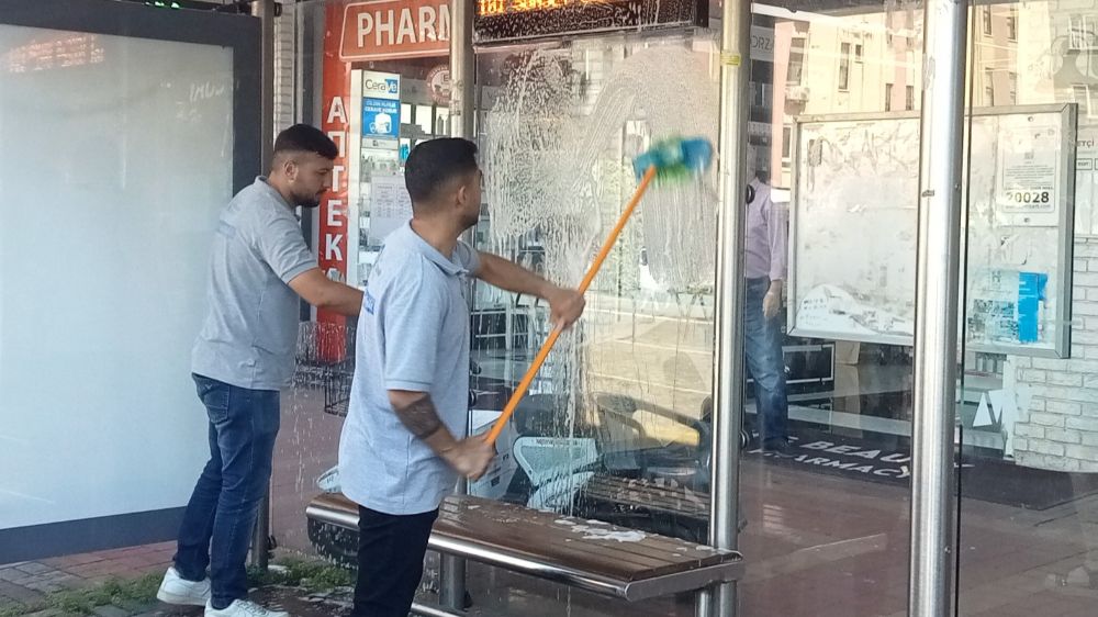 Alanya’da otobüs duraklarına bakım