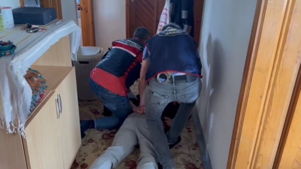 Alanya'da yasa dışı silah ve mühimmat operasyonu