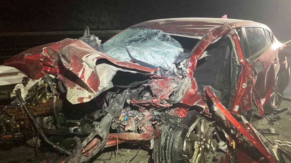 Ankara’da feci kaza  2 otomobil kafa kafaya çarpıştı  4 ölü, 1 yaralı