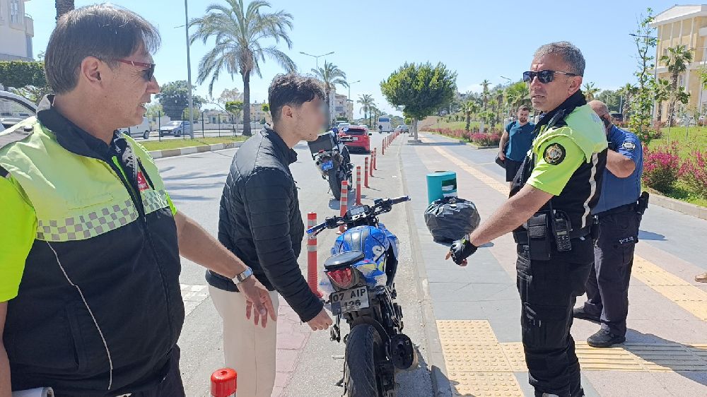 Antalya'da 20 dakikada 3 motosiklet kazası