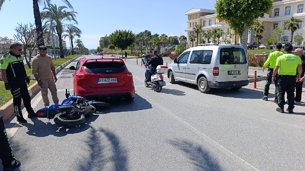 Antalya'da 20 dakikada 3 motosiklet kazası