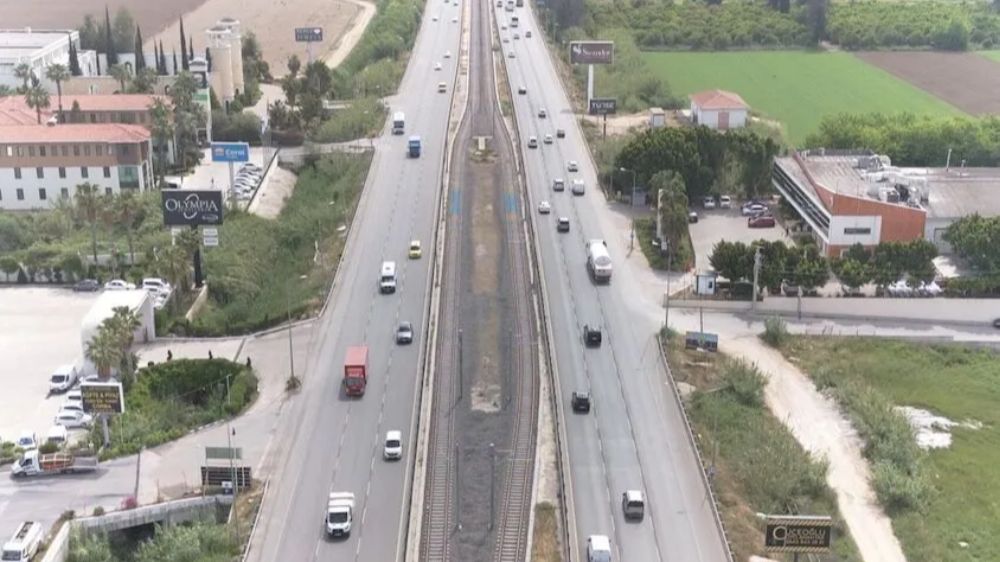 Antalya'da 900 milyon TL’lik bütçeyle hayata geçirilen EXPO-Fatih tramvay hattında 2 durak unutuldu vatandalar sıkıntılı 
