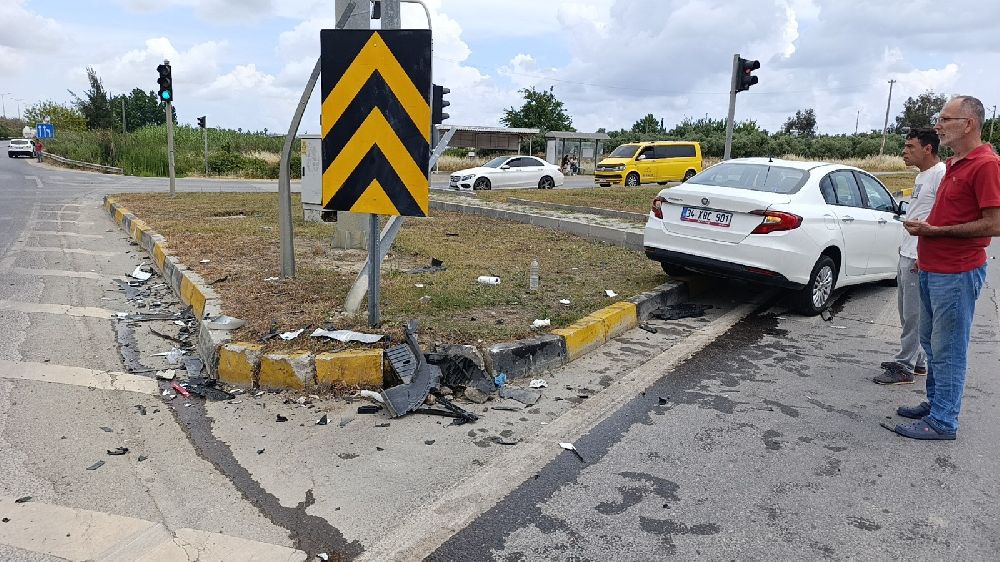 Antalya'da çarpışan araçlar hurdaya döndü: 1 yaralı