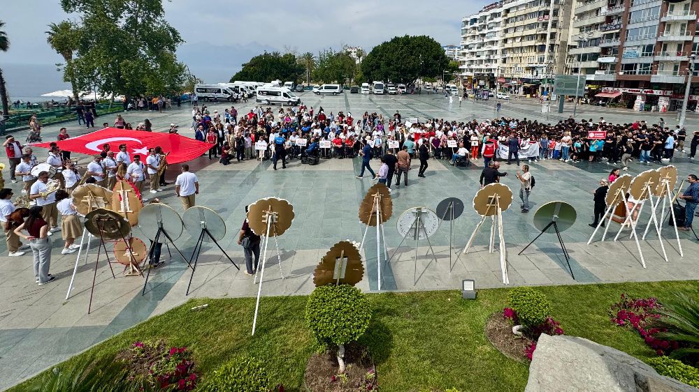 Antalya'da Engelliler Haftası etkinlikleri kortejle başladı