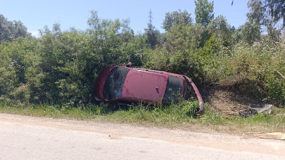 Antalya'da kazanın ardından otomobilini bırakıp giden sürücüye plakadan ulaşıldı