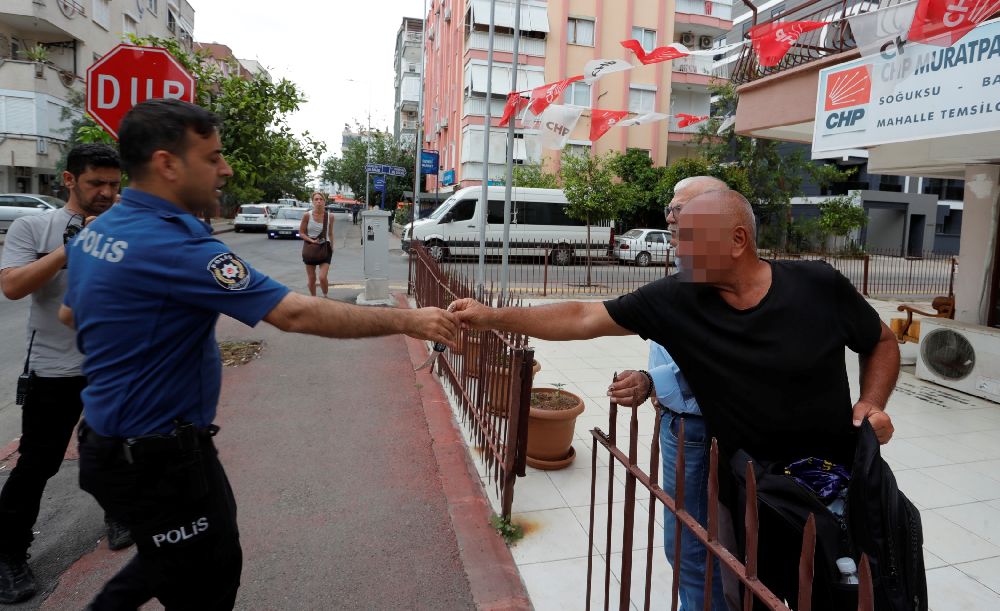 Antalya'da Rus turistin akıllı saati çalındı Bakın nasıl bulundu