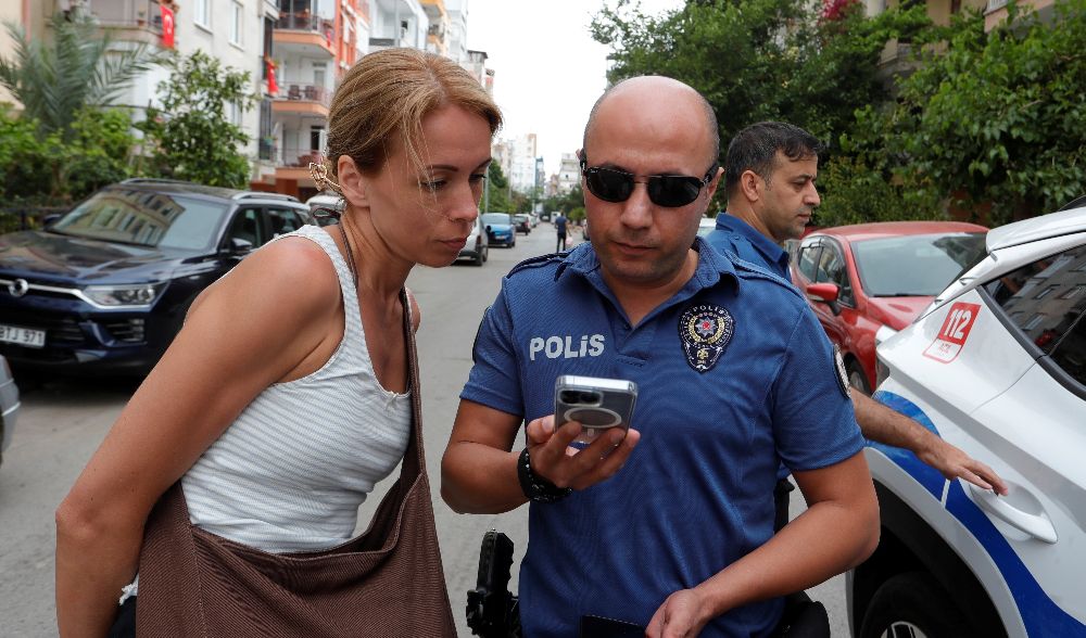 Antalya'da Rus turistin akıllı saati çalındı Bakın nasıl bulundu