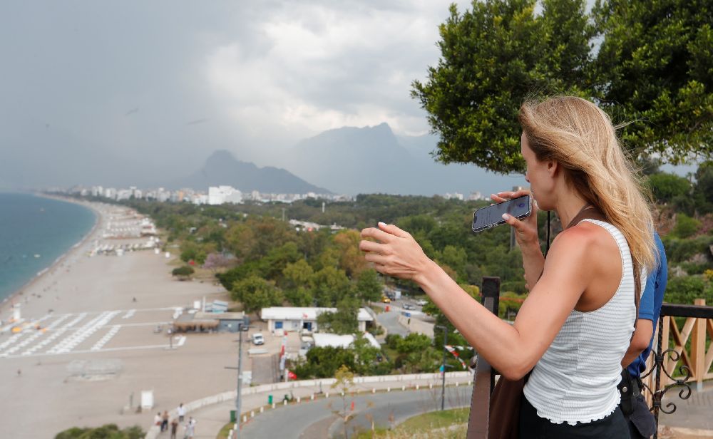 Antalya'da Rus turistin akıllı saati çalındı Bakın nasıl bulundu