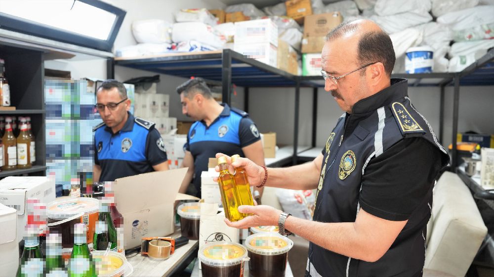 Antalya'da sahte etiketleme skandalı Gıda deposu mühürlendi