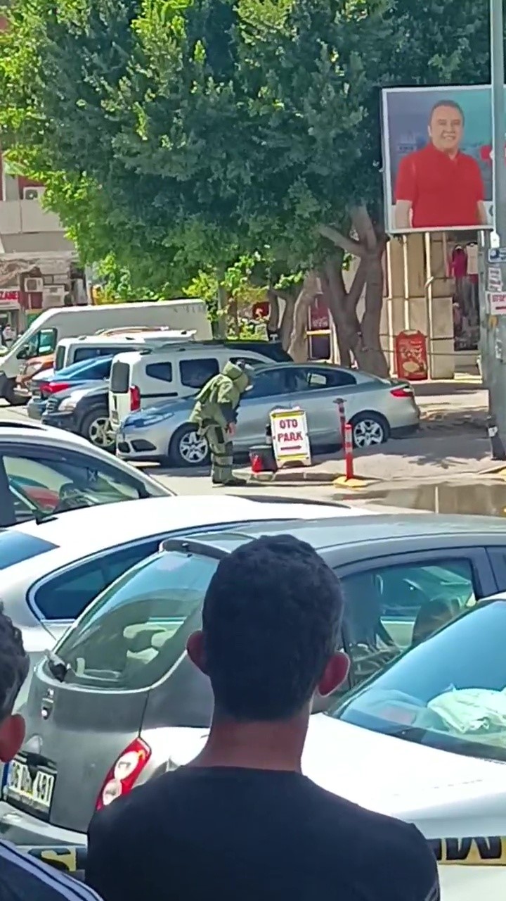 Antalya'da şüpheli çantadan bilgisayar klavyesi çıktı