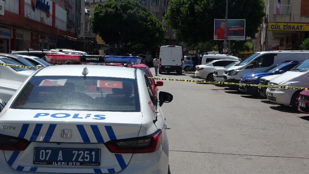 Antalya'da şüpheli çantadan bilgisayar klavyesi çıktı