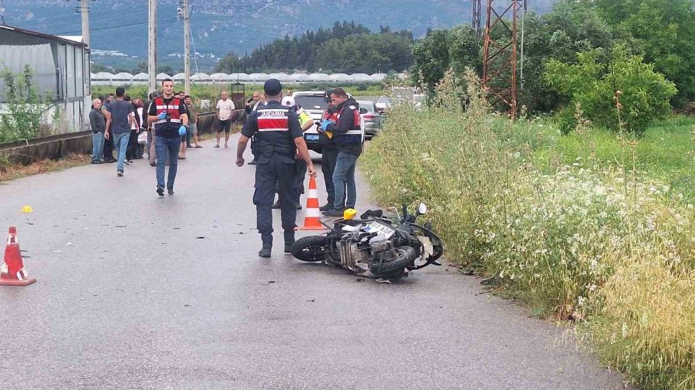 Antalya Serik'te Otomobil ile motosikletin çarpıştığı kazada Ömer Ayvacı hayatını kaybetti