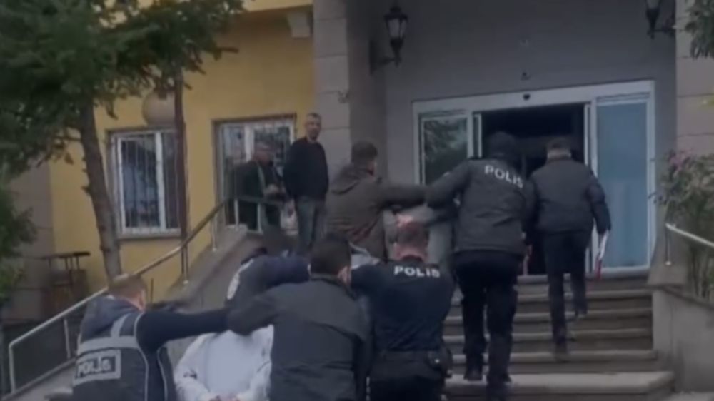Artvin'in Hopa ilçesinde marketi kurşunlayan 3 kişi Sivas'ta yakalandı