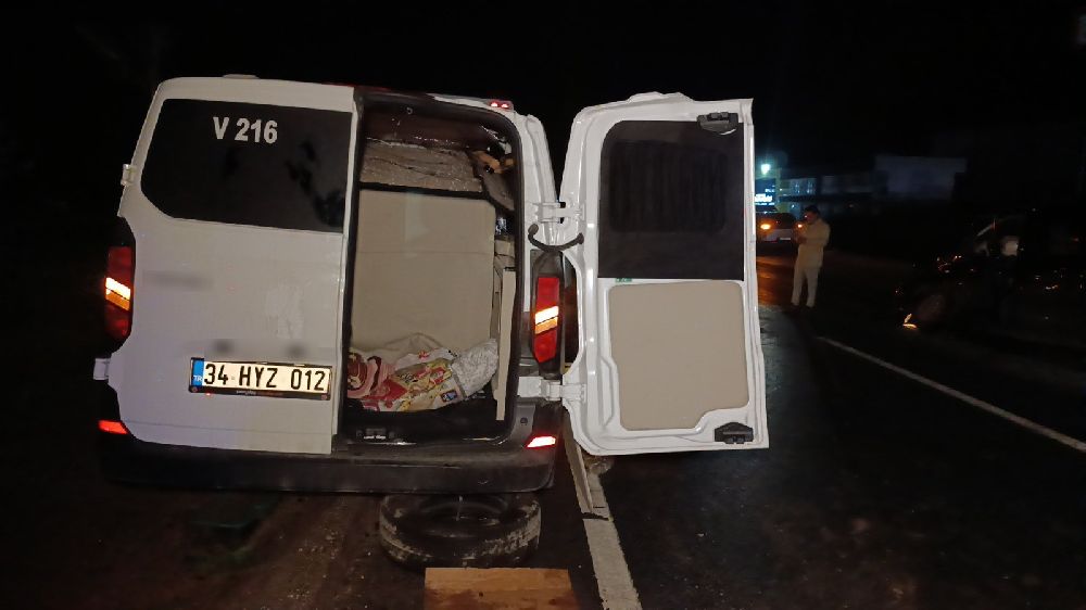 Aynı firmaya ait 2 tur aracı çarpıştı, 4’ü turist 6 kişi yaralandı