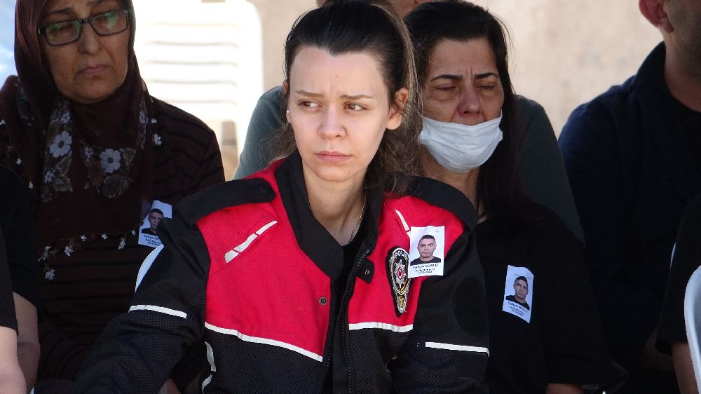 Babalarına, üniformasını giyerek veda ettiler