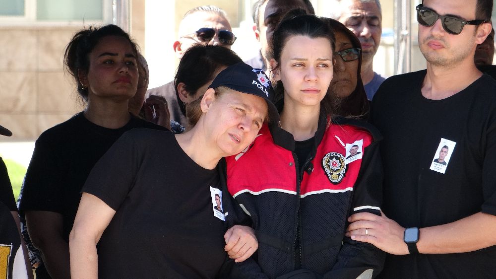 Babalarına, üniformasını giyerek veda ettiler