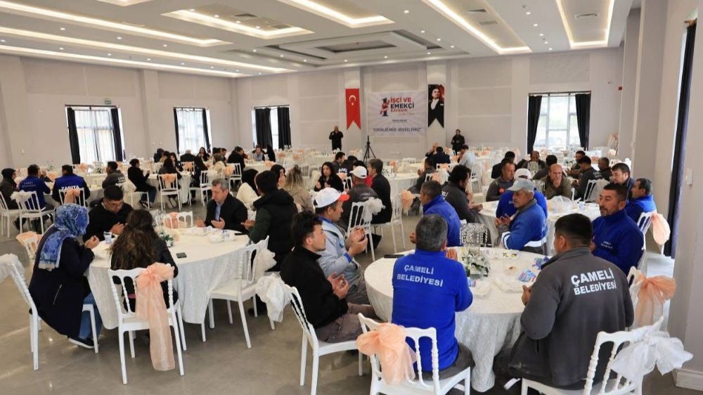  Başkan Arslan 1 Mayıs İşçi ve Emek Bayramında emekçilerle bir araya geldi