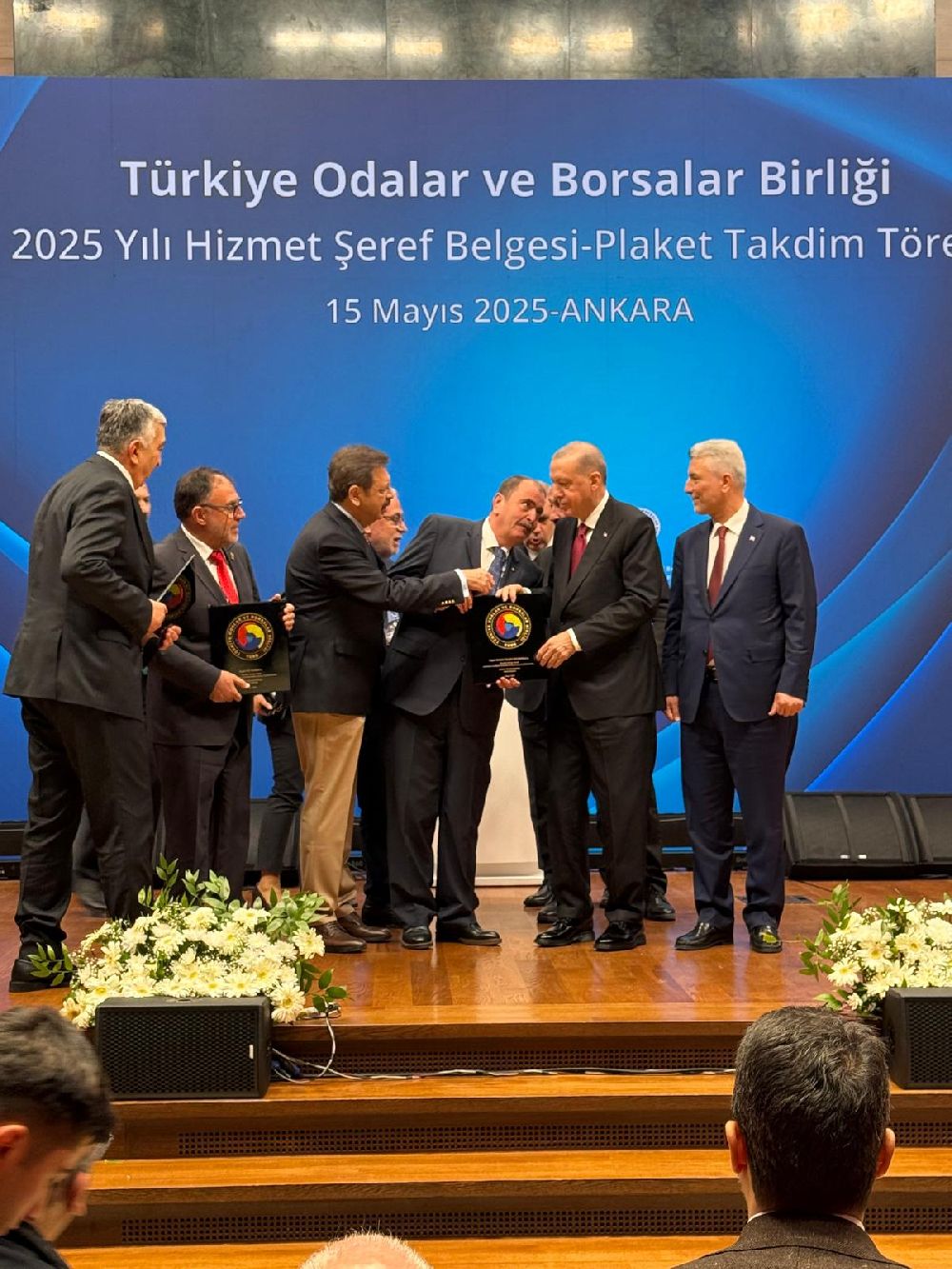 Başkan Meçikoğlu'na, Cumhurbaşkanı Erdoğan'dan hizmet şeref belgesi