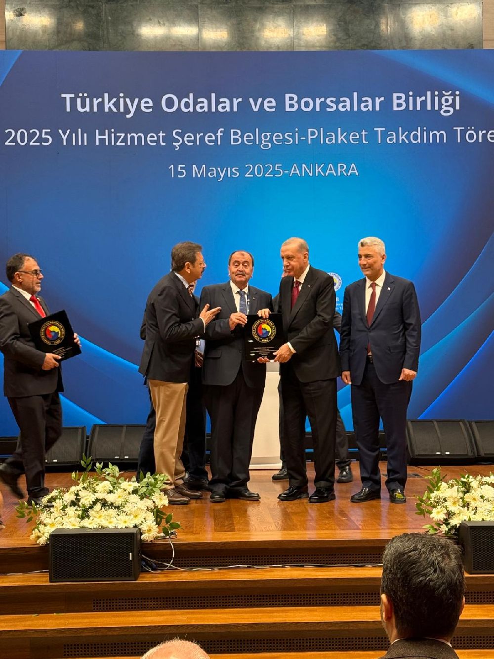 Başkan Meçikoğlu'na, Cumhurbaşkanı Erdoğan'dan hizmet şeref belgesi