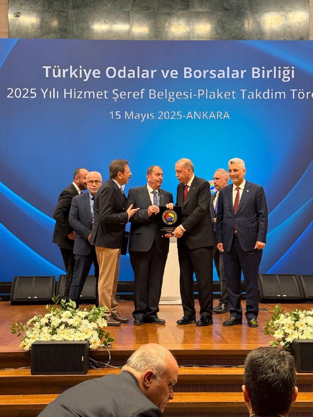 Başkan Meçikoğlu'na, Cumhurbaşkanı Erdoğan'dan hizmet şeref belgesi