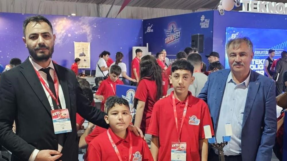 Başkan Pütün, Beyağaçlı öğrencileri KKTC TEKNOFEST'te yalnız bırakmadı