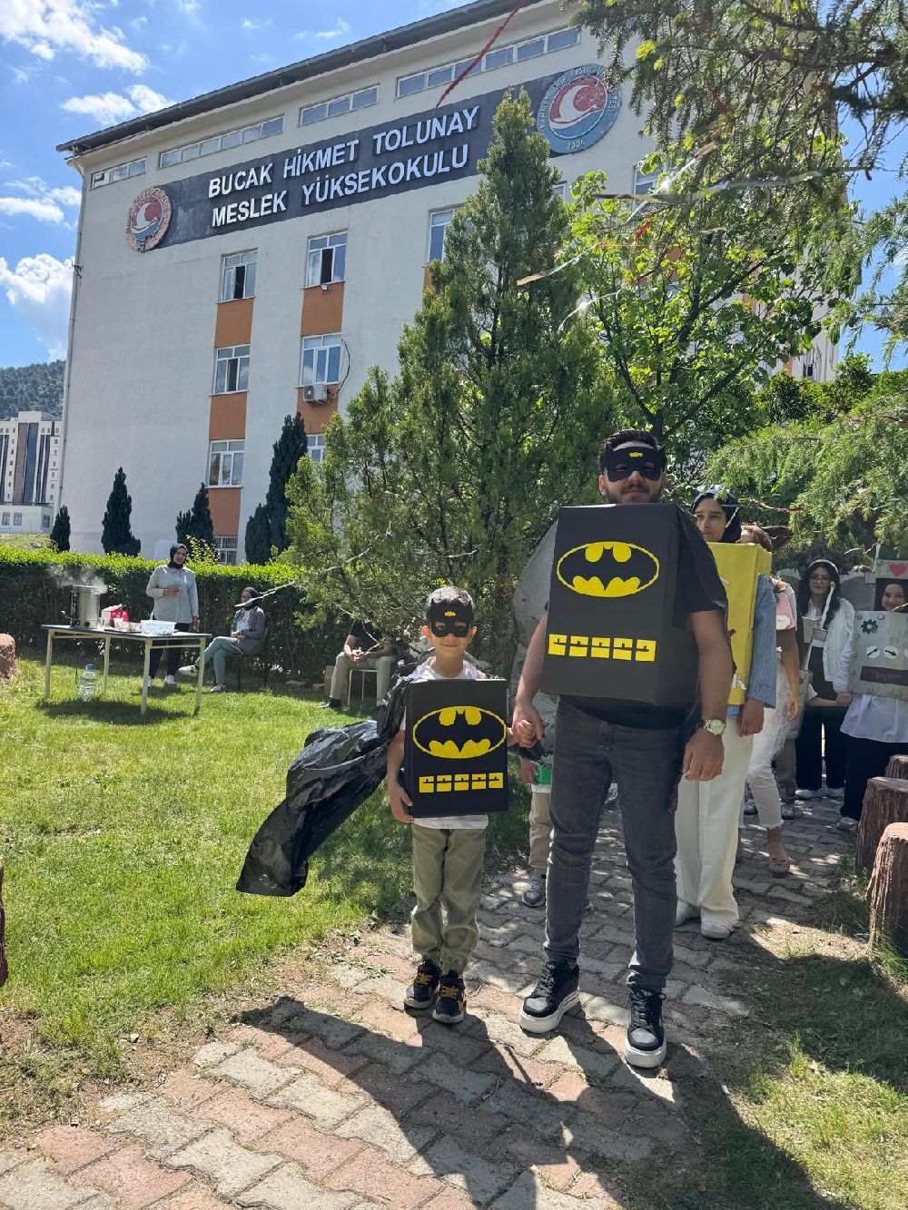 Bucak HTMYO'da geri dönüşüm defilesi! Miniklerden sürdürülebilir moda gösterisi