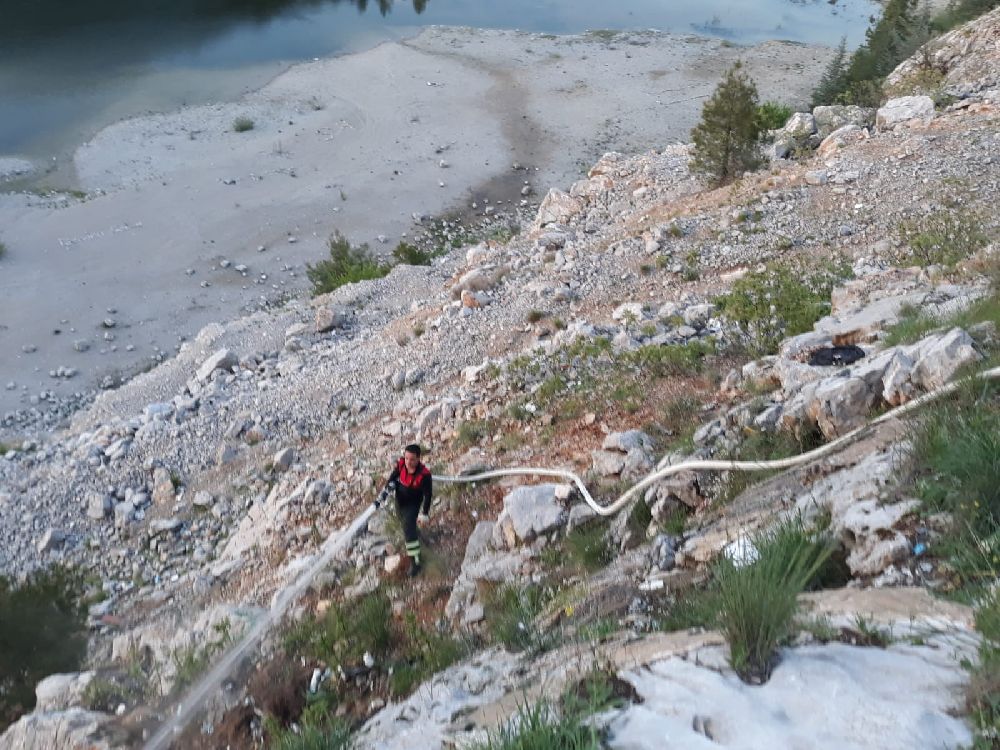 Bucak pasa yangını! İtfaiyeye iş makinesi desteği