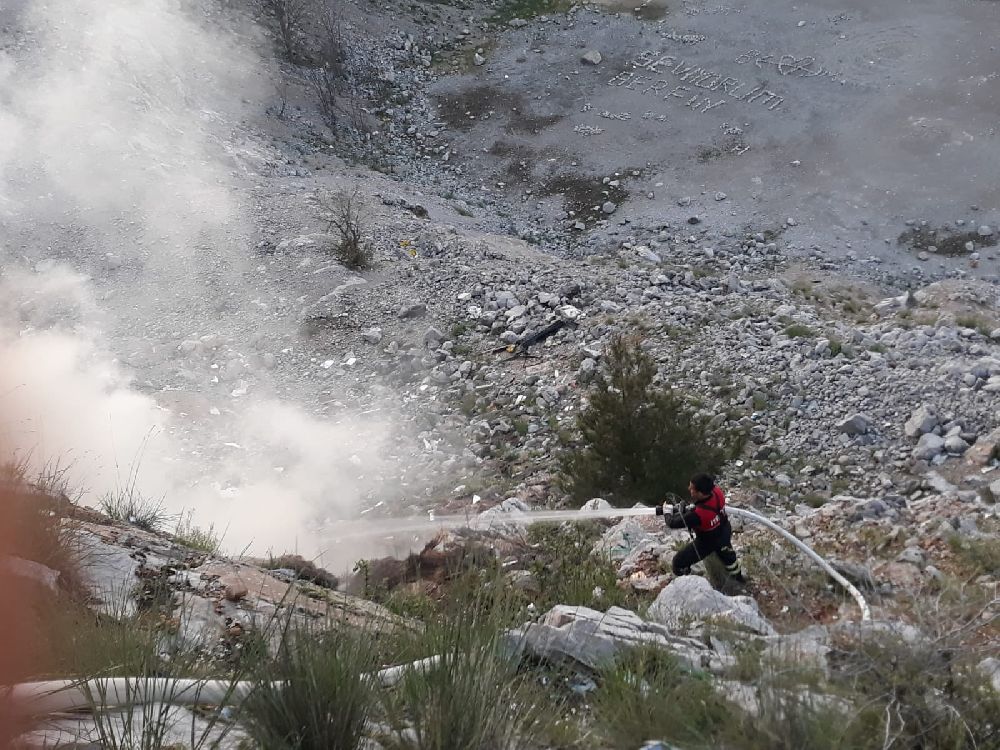 Bucak pasa yangını! İtfaiyeye iş makinesi desteği